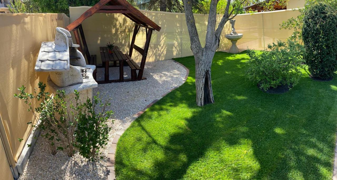Villa Relax Apartman Gárdony エクステリア 写真